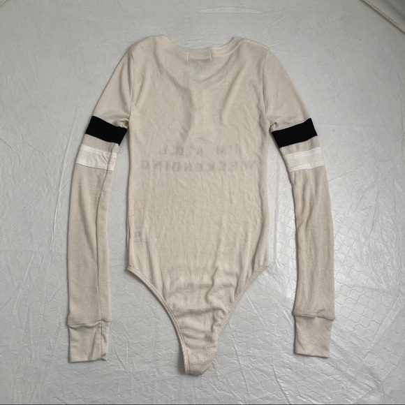 Wildfox I’m Still Weekending off white waffle knit graphic print bodysuit - Picture 7 of 8